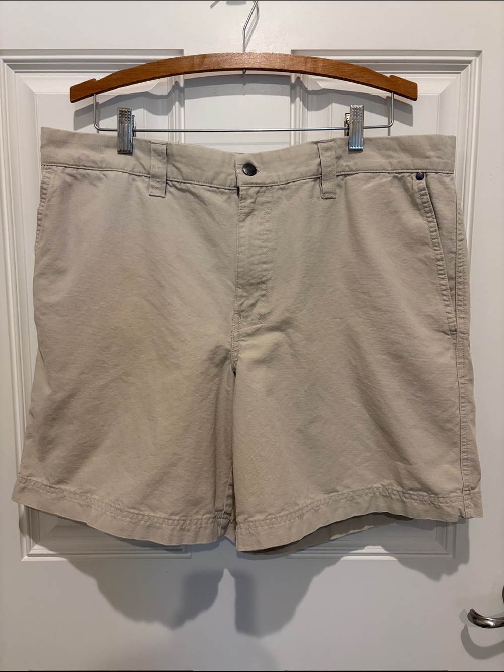Columbia Rugged Men's Beige Flat Front Shorts 38